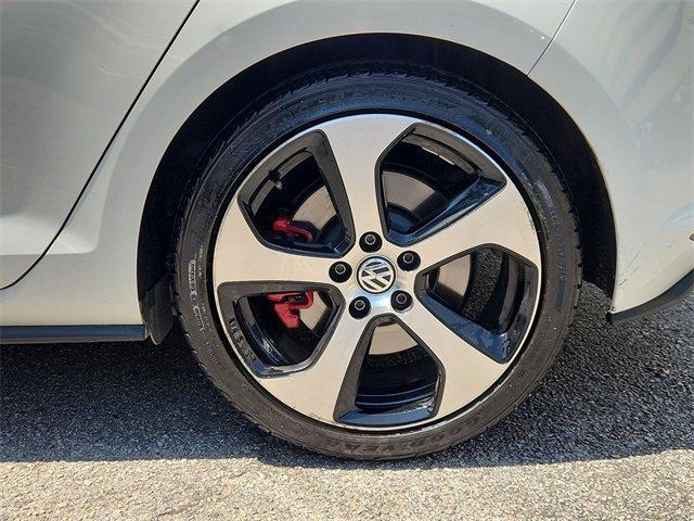 Photo of 2016 White Volkswagen Golf GTI