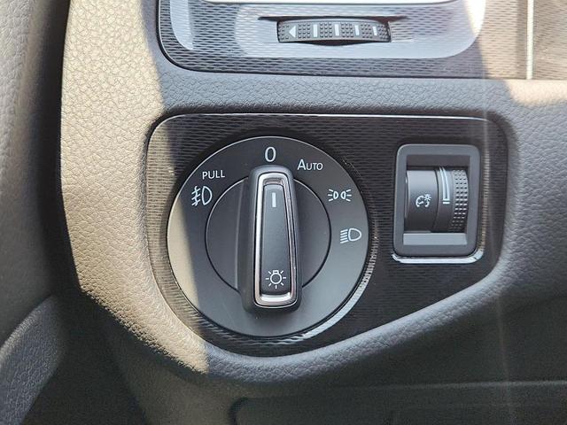 Photo of 2016 White Volkswagen Golf GTI