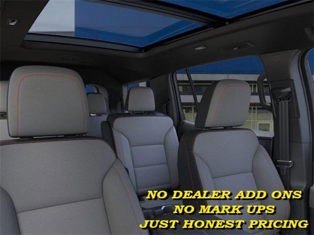 Photo of 2025 White Chevrolet Traverse