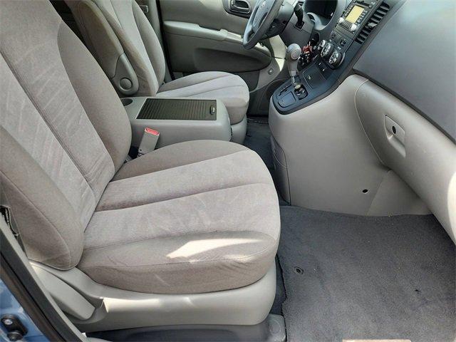 Photo of 2014 Glacier Blue Kia Sedona