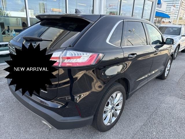 Photo of 2022 Black Metallic Ford Edge