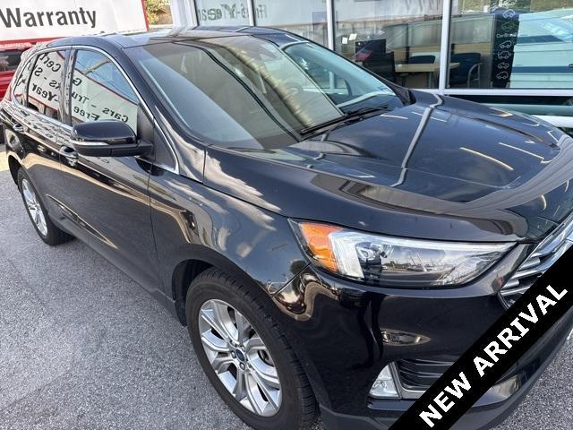 Photo of 2022 Black Metallic Ford Edge