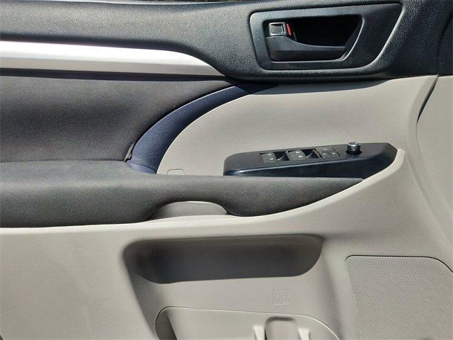 Photo of 2019 Predawn Gray Mica Toyota Highlander