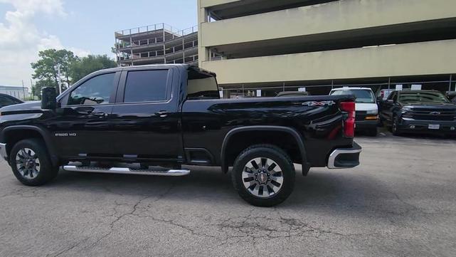 Photo of 2022 Mosaic Black Metallic Chevrolet Silverado 2500