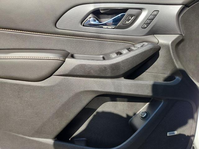 Photo of 2020 Summit White Chevrolet Traverse