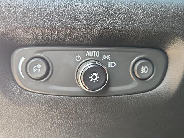 Photo of 2020 Summit White Chevrolet Traverse