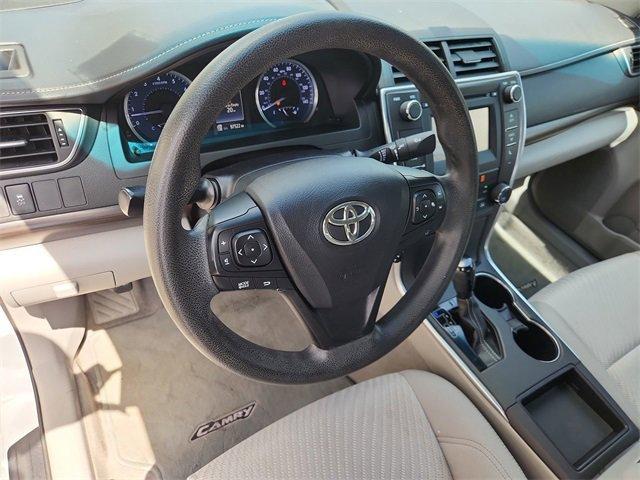 Photo of 2016 Super White Toyota Camry