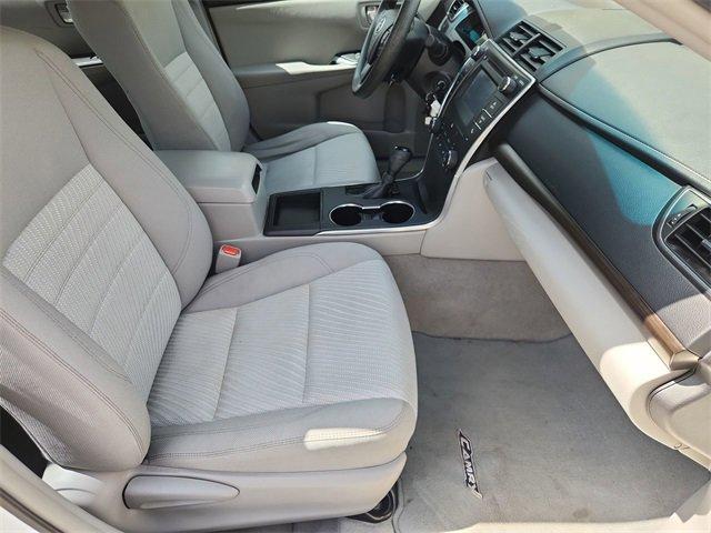 Photo of 2016 Super White Toyota Camry