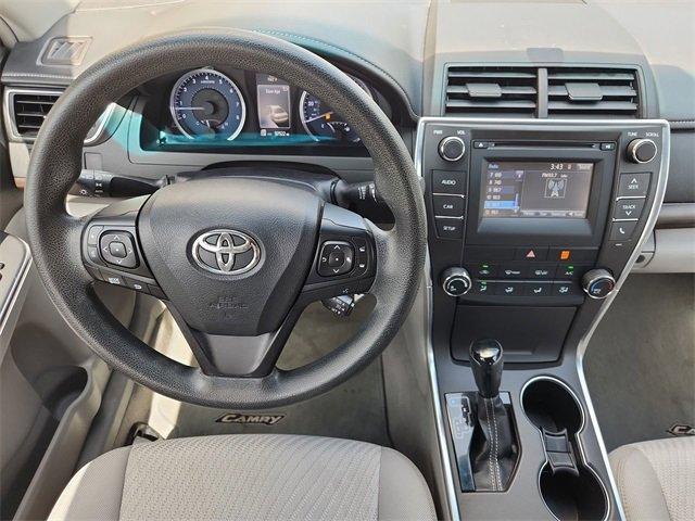 Photo of 2016 Super White Toyota Camry