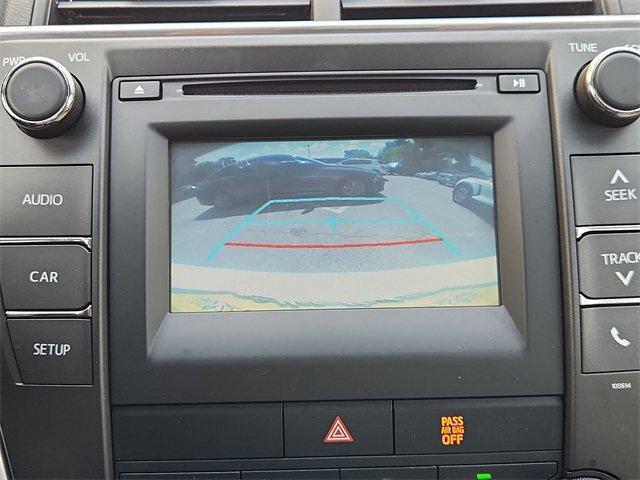 Photo of 2016 Super White Toyota Camry