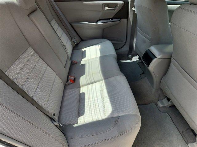 Photo of 2016 Super White Toyota Camry