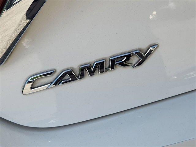 Photo of 2016 Super White Toyota Camry