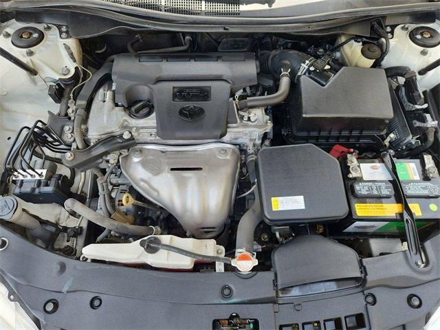 Photo of 2016 Super White Toyota Camry