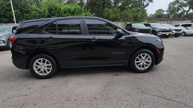 Photo of 2023 Mosaic Black Metallic Chevrolet Equinox