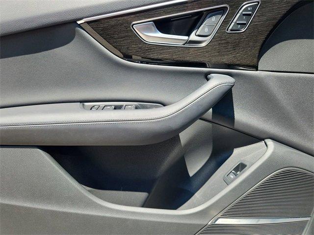 Photo of 2023 Mythos Black Metallic Audi Q7