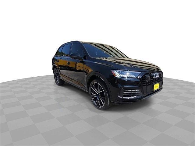 Photo of 2023 Mythos Black Metallic Audi Q7