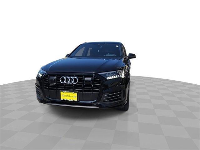 Photo of 2023 Mythos Black Metallic Audi Q7