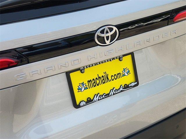 Photo of 2024 Celestial Silver Metallic Toyota Grand Highlander
