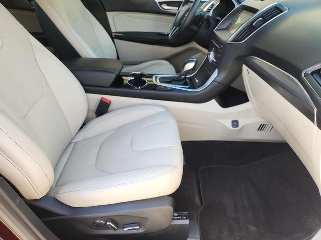 Photo of 2018 Burgundy Velvet Metallic Tinted Clearcoat Ford Edge
