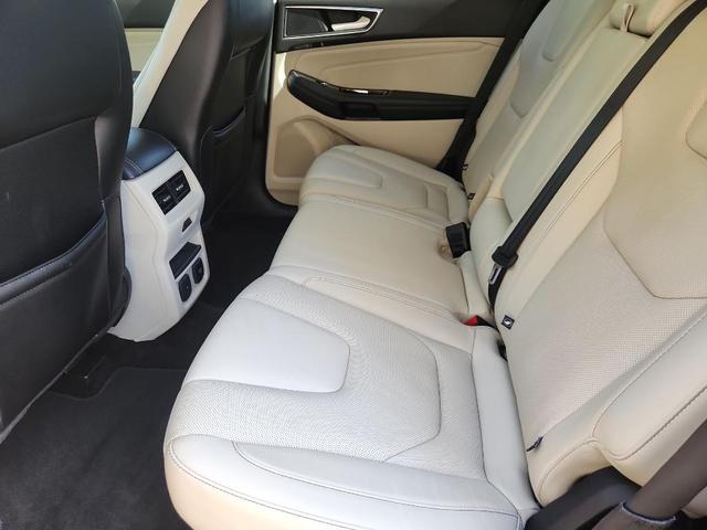 Photo of 2018 Burgundy Velvet Metallic Tinted Clearcoat Ford Edge