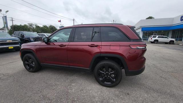 Photo of 2023 Velvet Red Pearlcoat Jeep Grand Cherokee