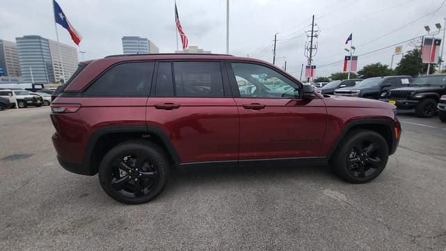 Photo of 2023 Velvet Red Pearlcoat Jeep Grand Cherokee
