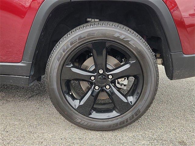 Photo of 2023 Velvet Red Pearlcoat Jeep Grand Cherokee