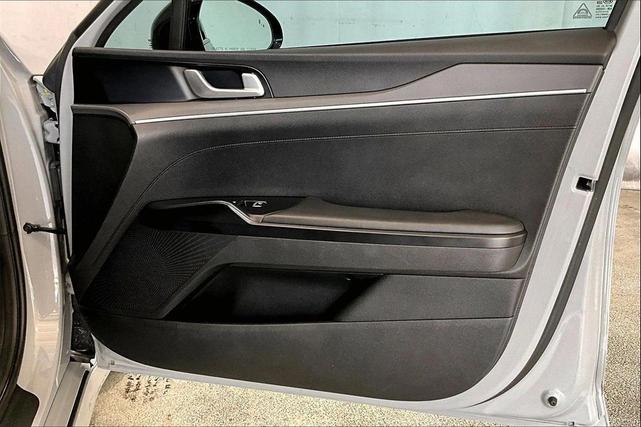 Photo of 2021 Wolf Gray Kia K5
