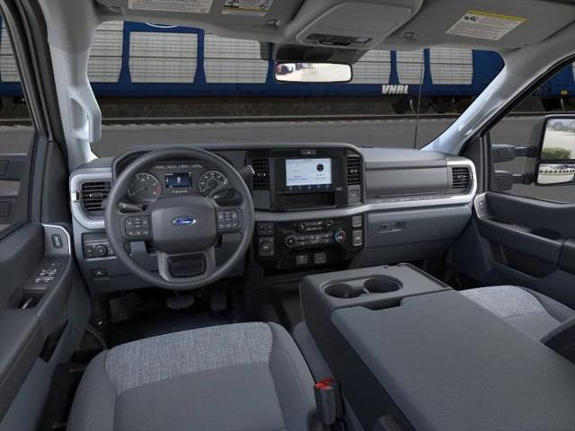 Photo of 2025 Oxford White Ford F-250