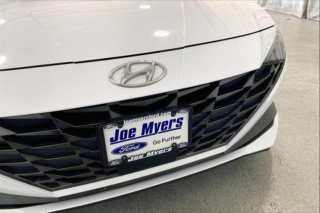 Photo of 2023 Ceramic White Hyundai ELANTRA HEV