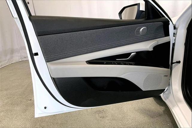 Photo of 2023 Ceramic White Hyundai ELANTRA HEV