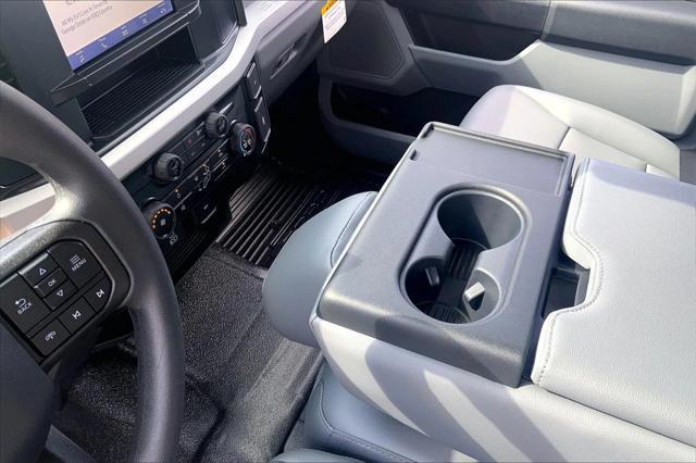 Photo of 2025 Oxford White Ford F-250