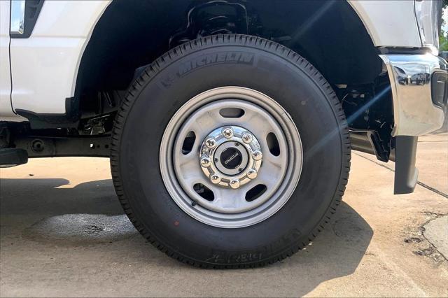 Photo of 2025 Oxford White Ford F-250