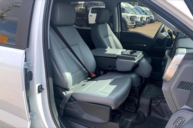 Photo of 2025 Oxford White Ford F-250
