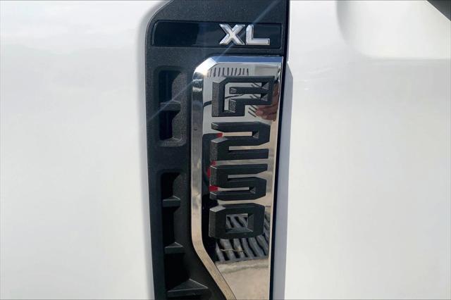 Photo of 2025 Oxford White Ford F-250