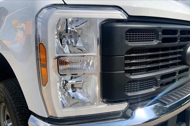 Photo of 2025 Oxford White Ford F-250