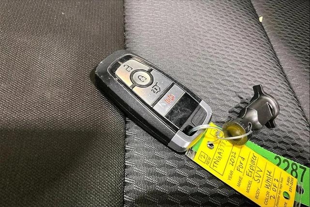 Photo of 2022 Star White Metallic Tri-Coat Ford Explorer