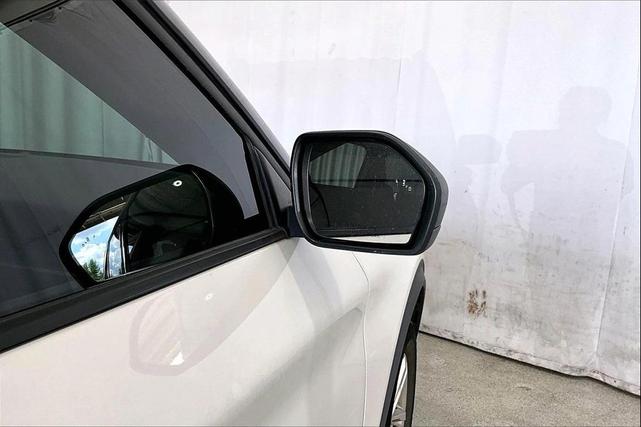 Photo of 2022 Star White Metallic Tri-Coat Ford Explorer
