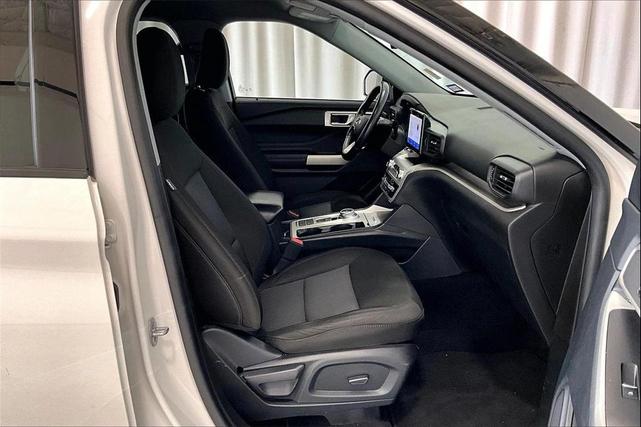 Photo of 2022 Star White Metallic Tri-Coat Ford Explorer