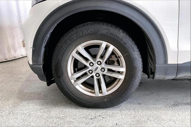Photo of 2022 Star White Metallic Tri-Coat Ford Explorer