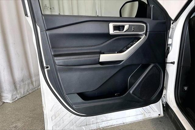 Photo of 2022 Star White Metallic Tri-Coat Ford Explorer