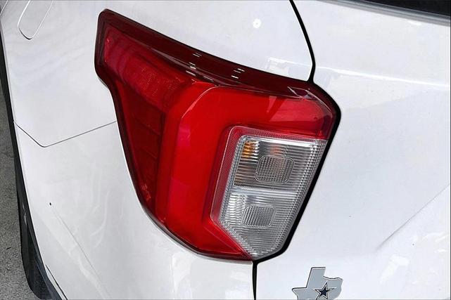 Photo of 2022 Star White Metallic Tri-Coat Ford Explorer