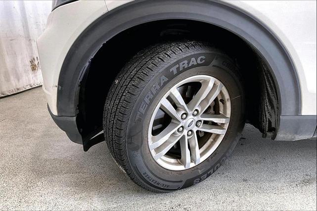 Photo of 2022 Star White Metallic Tri-Coat Ford Explorer