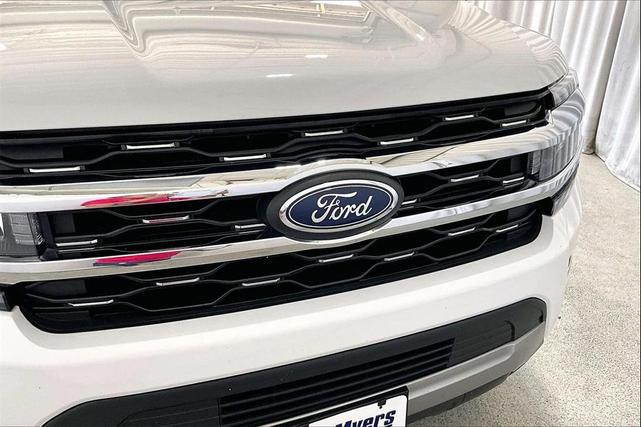 Photo of 2024 Oxford White Ford Expedition Max