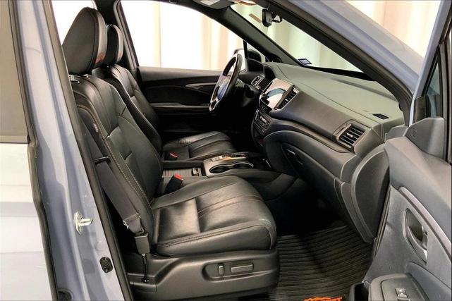 Photo of 2022 Sonic Gray Pearl Honda Passport