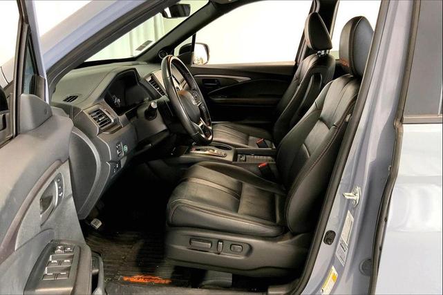 Photo of 2022 Sonic Gray Pearl Honda Passport