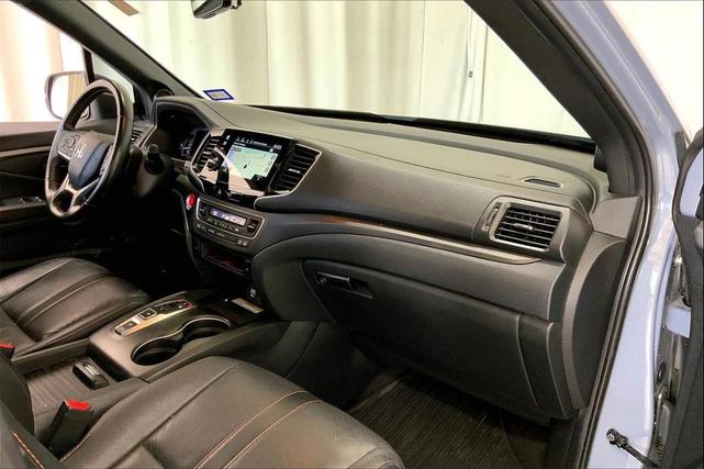 Photo of 2022 Sonic Gray Pearl Honda Passport