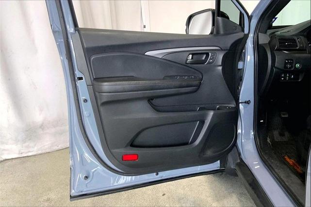 Photo of 2022 Sonic Gray Pearl Honda Passport