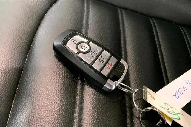 Photo of 2022 Oxford White Ford Edge