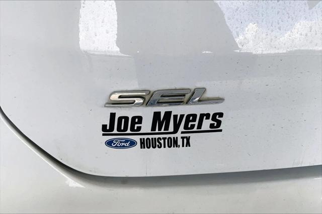 Photo of 2022 Oxford White Ford Edge